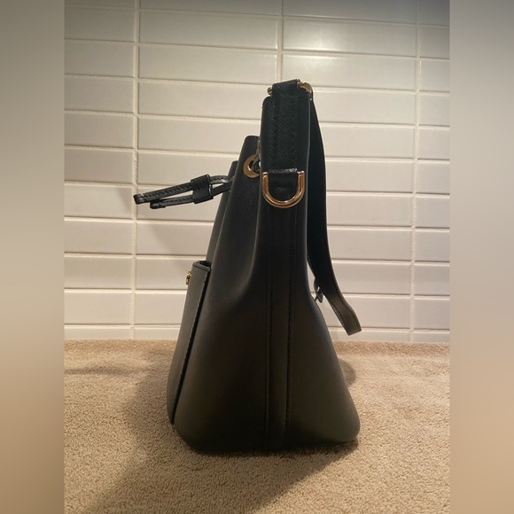 ☺️Sold Locally☺️ Michael Kors Bucket Bag - Picture 6 of 16